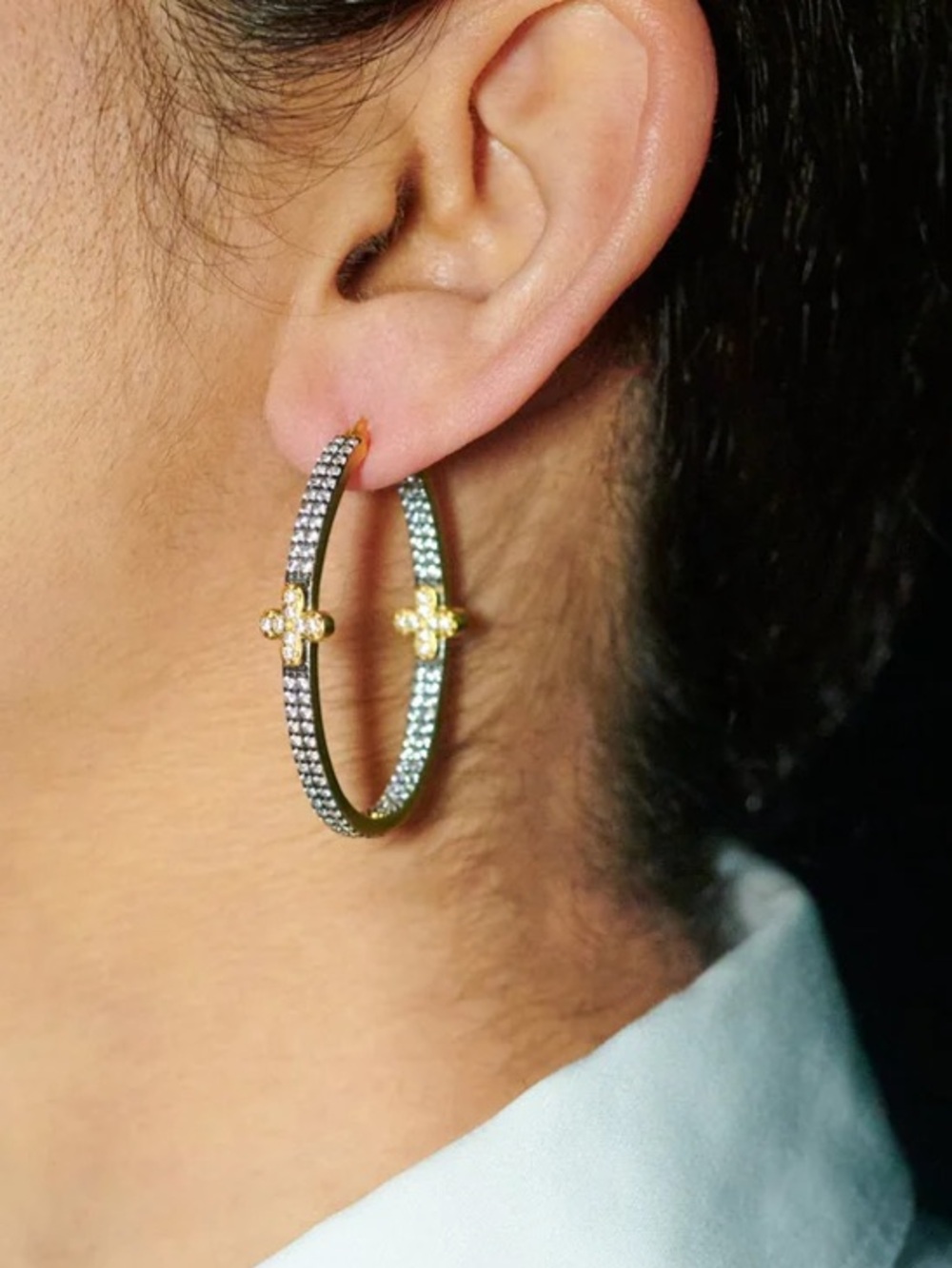 PAVÉ DOUBLE ROW CLOVER HOOP EARRINGS - Picture 2 of 3